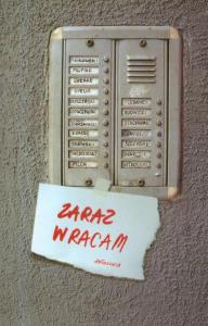 Zaraz wracam Antologia. Wydawca: Centrum Kultury Zamek. Dobreksiazki.pl Opakowanie Zaraz wracam Antologia