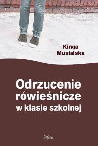Odrzucenie rówieśnicze w klasie szkolnej. Autor: Kinga Musialska. Dobreksiazki.pl Okładka książki Odrzucenie rówieśnicze w klasie szkolnej
