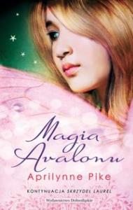 Skrzydła Laurel Tom 2. Magia Avalonu. Autor: Aprilynne Pike. Dobreksiazki.pl Okładka książki Skrzydła Laurel Tom 2. Magia Avalonu