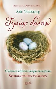 Tysiąc darów. O sztuce codziennego szczęścia. Autor: Ann Voskamp. Dobreksiazki.pl Okładka książki Tysiąc darów. O sztuce codziennego szczęścia
