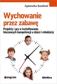 Wychowanie przez zabawę. Autor: Kozdroń Agnieszka. Dobreksiazki.pl Okładka książki Wychowanie przez zabawę
