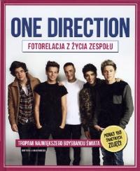 One Direction. Fotorelacja z życia zespołu. Autor: James Sarah-Louise. Dobreksiazki.pl Okładka książki One Direction. Fotorelacja z życia zespołu