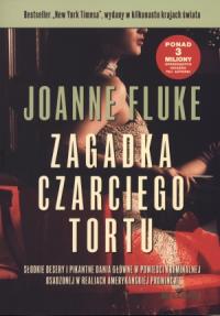 Zagadka czarciego tortu. Autor: Fluke Joanne. Dobreksiazki.pl Okładka książki Zagadka czarciego tortu