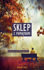 Sklep z pamiątkami. Autor: Danilczuk-Danilewicz Witold. Dobreksiazki.pl Okładka książki Sklep z pamiątkami