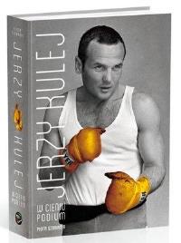 Jerzy Kulej. W cieniu podium. Autor: Szarama Piotr, Kulej Waldemar. Dobreksiazki.pl Okładka książki Jerzy Kulej. W cieniu podium