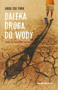 Daleka droga do wody. Autor: Sue Park Linda. Dobreksiazki.pl Okładka książki Daleka droga do wody