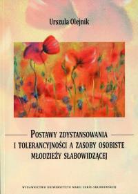 Postawy zdystansowania i tolerancyjności a.... Autor: Urszula Olejnik. Dobreksiazki.pl Okładka książki Postawy zdystansowania i tolerancyjności a...