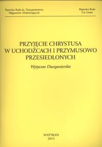 PRZYJĘCIE CHRYSTUSA W UCHODŹCACH I PRZYMUSOWO PRZESIEDLONYCH WYTYCZNE DUSZPASTERSKIE. Autor: Opracowanie zbiorowe. Dobreksiazki.pl Okładka książki PRZYJĘCIE CHRYSTUSA W UCHODŹCACH I PRZYMUSOWO PRZESIEDLONYCH WYTYCZNE DUSZPASTERSKIE