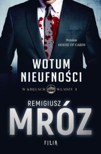 WOTUM NIEUFNOŚCI W KRĘGACH WŁADZY TOM 1 WYD. KIESZONKOWE. Autor: Remigiusz Mróz. Dobreksiazki.pl Okładka książki WOTUM NIEUFNOŚCI W KRĘGACH WŁADZY TOM 1 WYD. KIESZONKOWE
