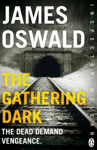 The Gathering Dark. Wydawca: Penguin Books. Dobreksiazki.pl Opakowanie The Gathering Dark