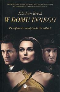 W domu innego. Autor: Brook Rhidian. Dobreksiazki.pl Okładka książki W domu innego