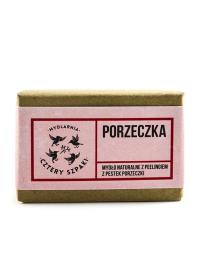 Cztery Szpaki Mydło z peelingiem porzeczka 110g. Producent: Cztery Szpaki. Dobreksiazki.pl Zdjęcie produktu Cztery Szpaki Mydło z peelingiem porzeczka 110g