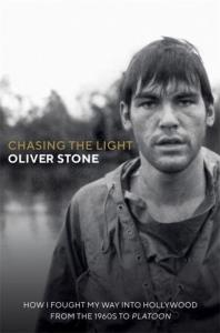 Chasing The Light. Autor: Oliver Stone. Dobreksiazki.pl Okładka książki Chasing The Light