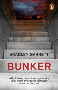 Bunker. Autor: Garrett Bradley. Dobreksiazki.pl Okładka książki Bunker