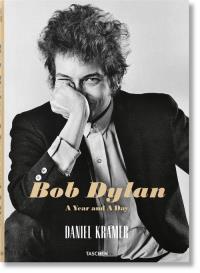 Bob Dylan A Year and A Day. Autor: Kramer Daniel. Dobreksiazki.pl Okładka książki Bob Dylan A Year and A Day