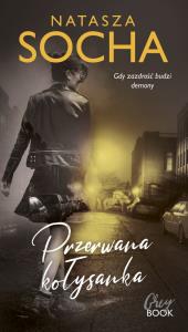 Przerwana kołysanka. Autor: Natasza Socha. Dobreksiazki.pl Okładka książki Przerwana kołysanka