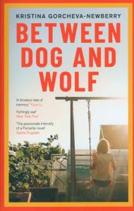 Between Dog and Wolf. Autor: Gorcheva-Newberry Kristina. Dobreksiazki.pl Okładka książki Between Dog and Wolf