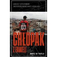 Chłopak z Faweli. Autor: Czeszumski Łukasz, Magelhaes Achilles Jheferson. Dobreksiazki.pl Okładka książki Chłopak z Faweli