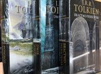 Pakiet Władca pierścieni. Bractwo / Dwie wieże / Powrót Wersja ilustrowana. Autor: J.R.R. Tolkien. Dobreksiazki.pl Okładka książki Pakiet Władca pierścieni. Bractwo / Dwie wieże / Powrót Wersja ilustrowana
