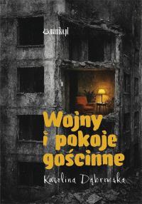 Wojny i pokoje gościnne. Autor: Karolina Dąbrowska. Dobreksiazki.pl Okładka książki Wojny i pokoje gościnne