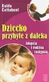 Okładka książki Dziecko przybyłe z daleka. Adopcja i rodzina zast.