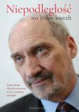 Okładka książki Niepodległość ma jeden kształt