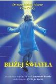 Bliżej światła. Autor: Melvin Morse, Paul Perry. Dobreksiazki.pl Okładka książki Bliżej światła