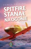 Spitfire stanął na ogonie.. Autor: Reising Paweł. Dobreksiazki.pl Okładka książki Spitfire stanął na ogonie.