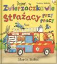 Okładka książki Dzień w Zwierzaczkowie: Strażacy przy pracy w.2021