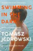 Swimming in the Dark. Autor: Jedrowski Tomasz. Dobreksiazki.pl Okładka książki Swimming in the Dark
