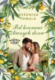 Okładka książki Pod koronami oliwnych drzew. Większe litery