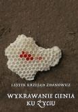 Wykrawanie cienia ku życiu. Autor: Lestek Krzesąd Zdanowicz. Dobreksiazki.pl Okładka książki Wykrawanie cienia ku życiu